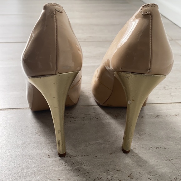 BCBG high heels 👠 cream colour shoes - Picture 3 of 4